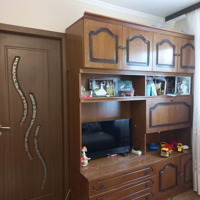 Vând mobila de sufragerie