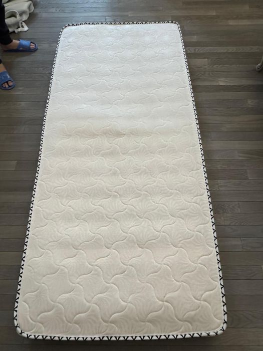 Матрасы срочно продам в отличном состоянии