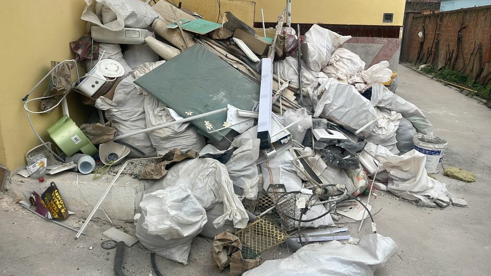 Transport moloz și Executam debarasări