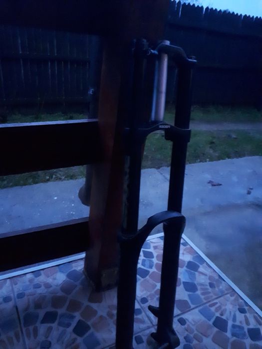 Vand furcă rockshox boxxer 200mm 26