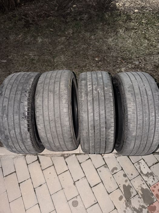 Продам комплект шин 235/45/18 Bridgestone