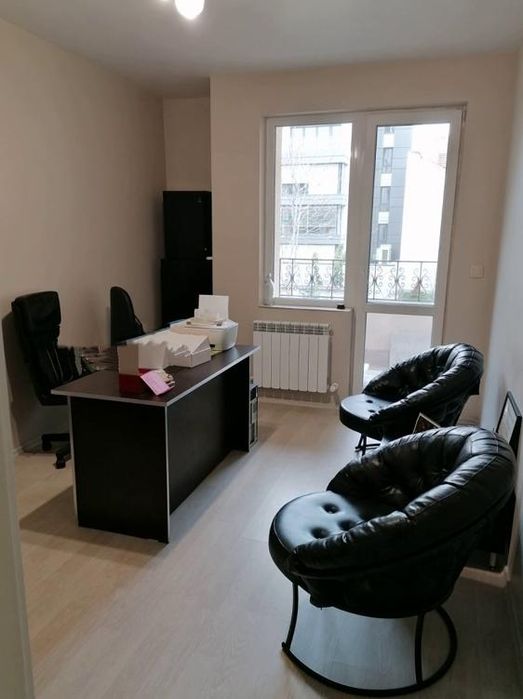 Дава се под наем Четиристаен апартамент в София, Център - 127 кв.м за 950 € - Снимка #1