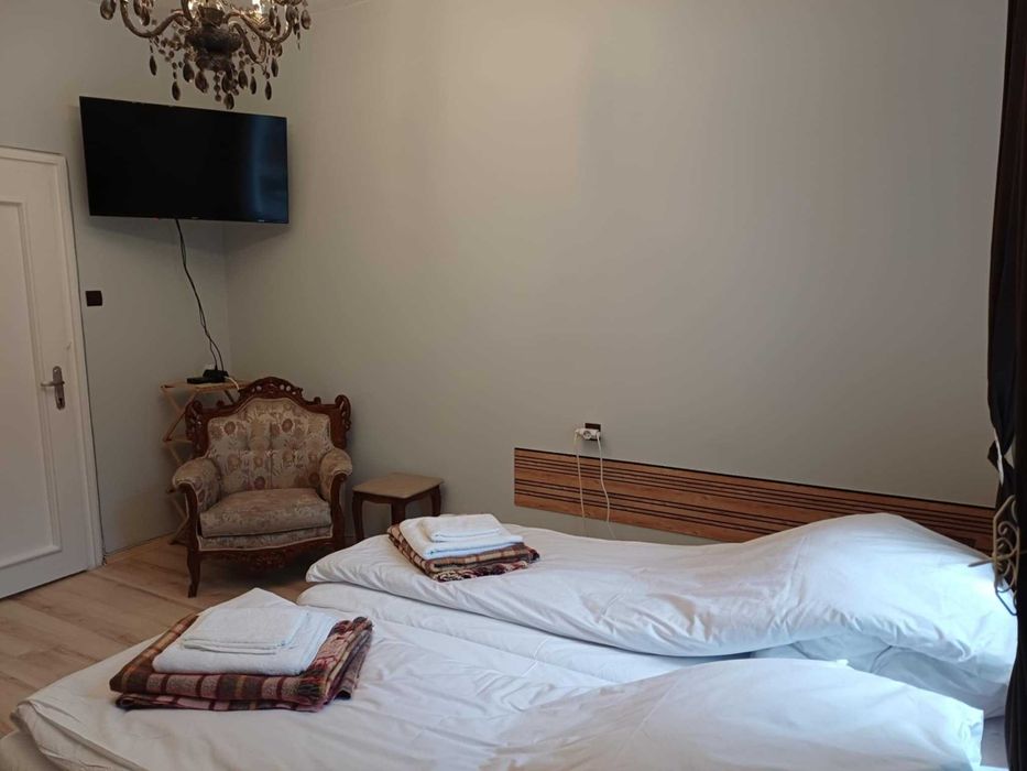 Продава се Тристаен апартамент в Пловдив, Център - 70 кв.м за 1337 €/кв.м - Снимка #2