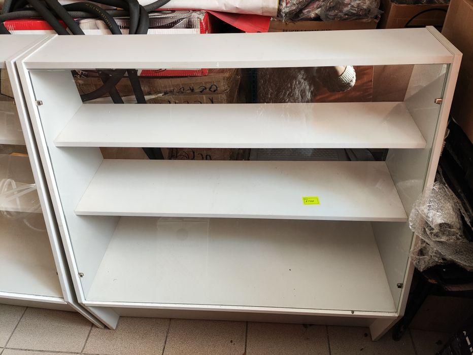 Продам 2 витрины