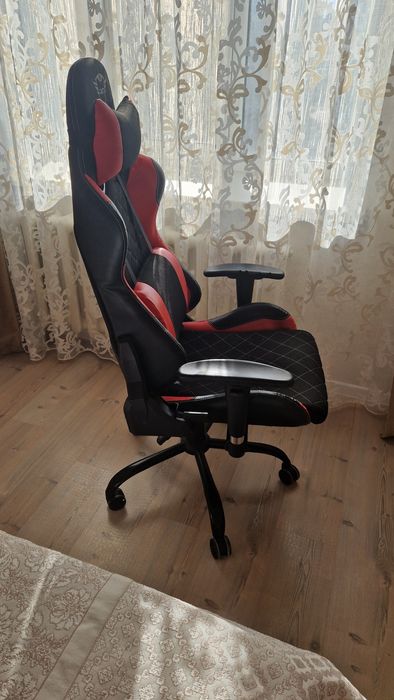 Продам игровое компьютерное кресло