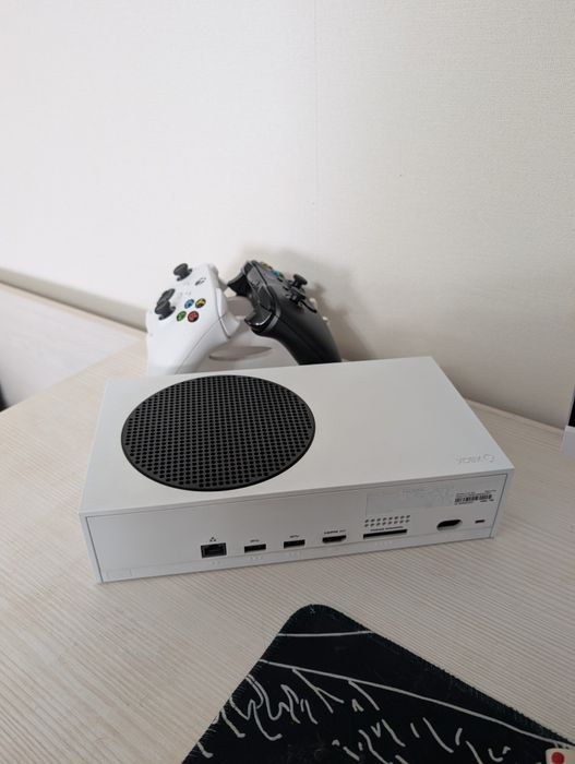 Xbox series s 512gb + 2 геймпада