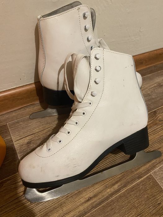 Коньки женские 39-40 размер