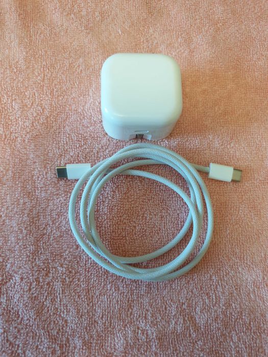 Продам  оригинальное зарядное устройство от Iphone