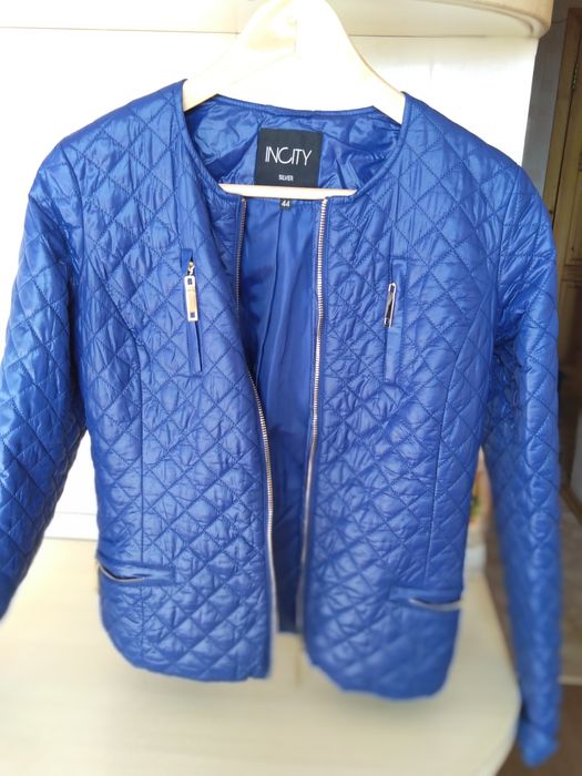 Продам куртку не носила.