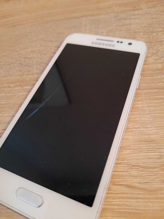 Телефон Samsung A3 Намален