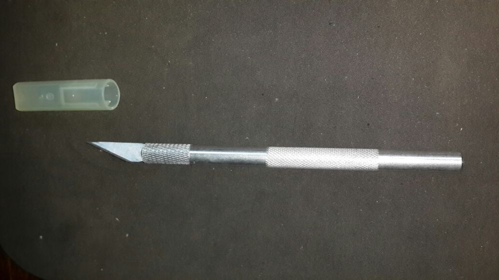 Канцелярский нож. Скальпель.
