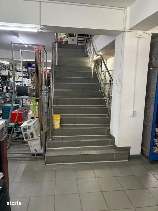 Spatiu comercial de 1300 mp pe 4 nivele, in centrul orasului Filiasi