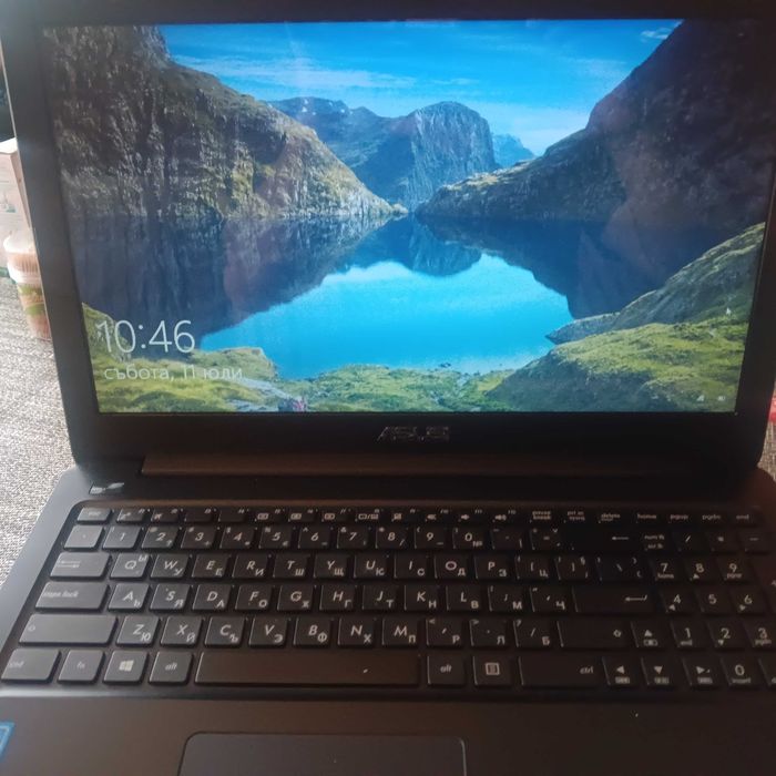 Лаптоп Asus във перфектно състояние