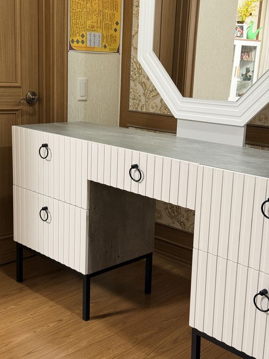 Туалетный столик б/у