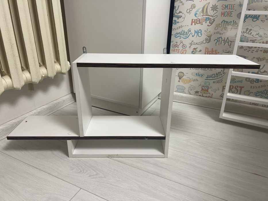 Полки навесные , настенные