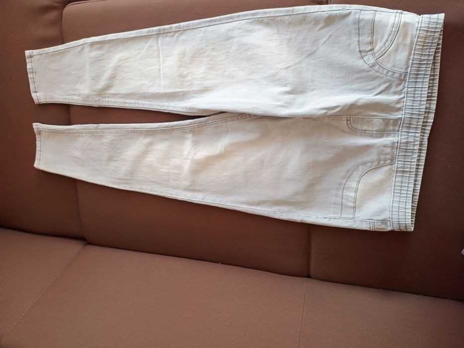 Blugi de dama marimea 44, 30lei