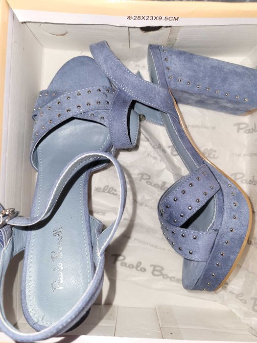 Дамски сандали с дебел ток