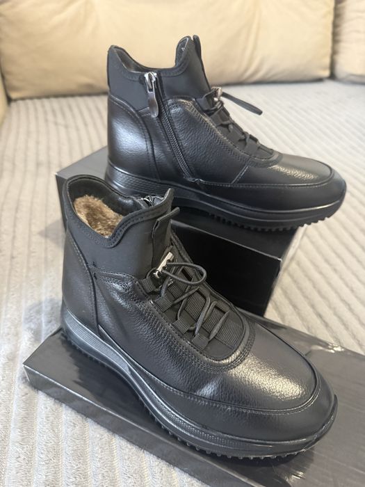 Продам зимние ботинки