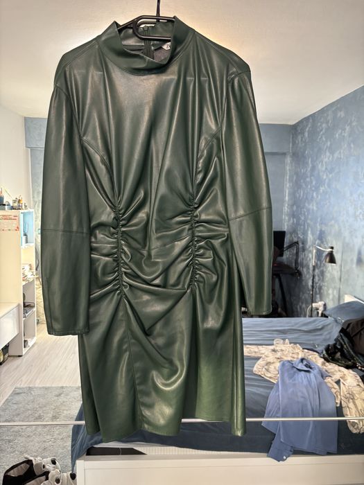 Рокля Зара в зелена кожа