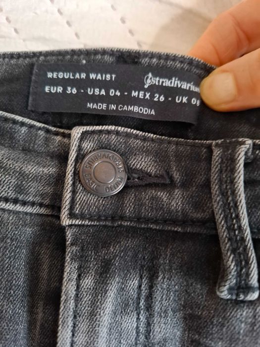 Дамски черни дънки Stradivarius с протъркан ефект - размер 36