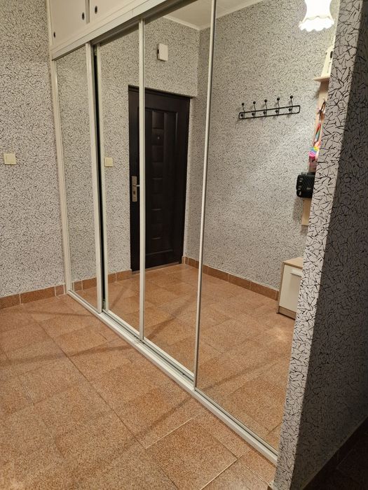 Стъклени врати с релси