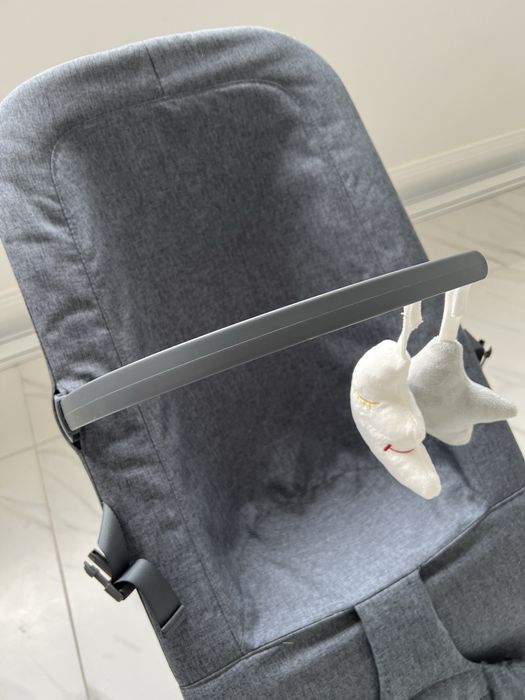 Balansoar pentru bebelusi Kidnort, ergonomic, cu centura de siguranta, bara de protectie detasabila, pliabil, culoare gri