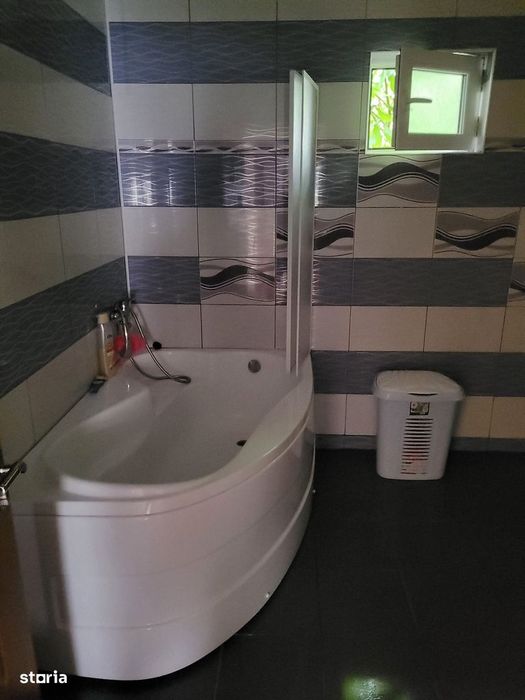 Casă cu 3 camere, garaj și piscină