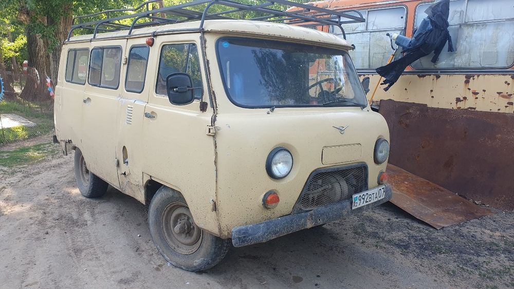 Автомобиль УАЗ Буханка