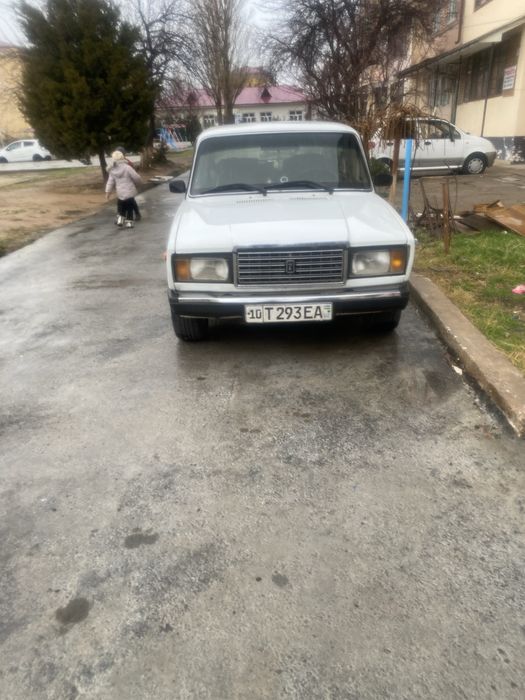 vaz 2107 sotiladi. 1.200$