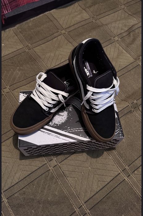 Кроссовки по 15 тыс тг