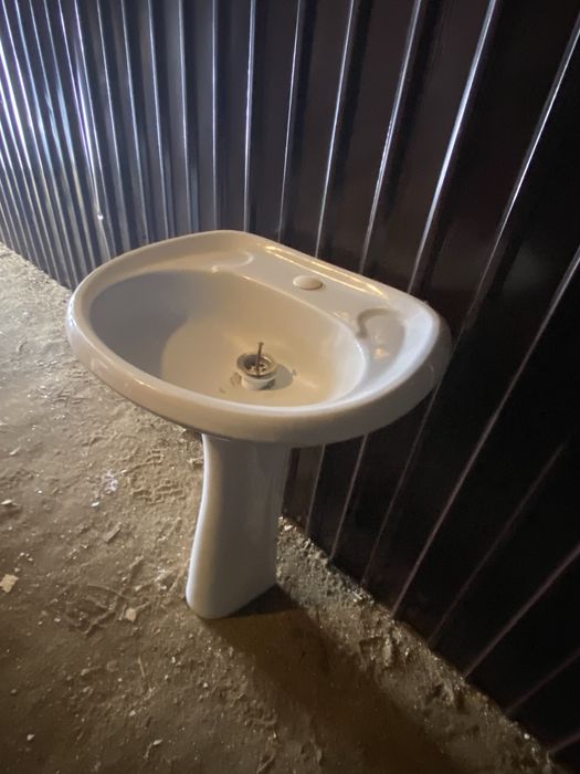 Раковина со стойкой