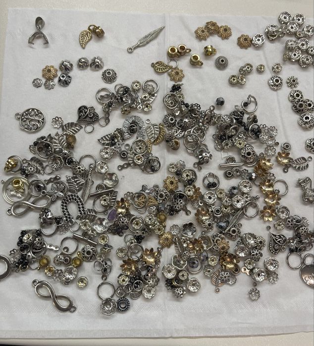 Естествени камъни и материали за гривни и бижута