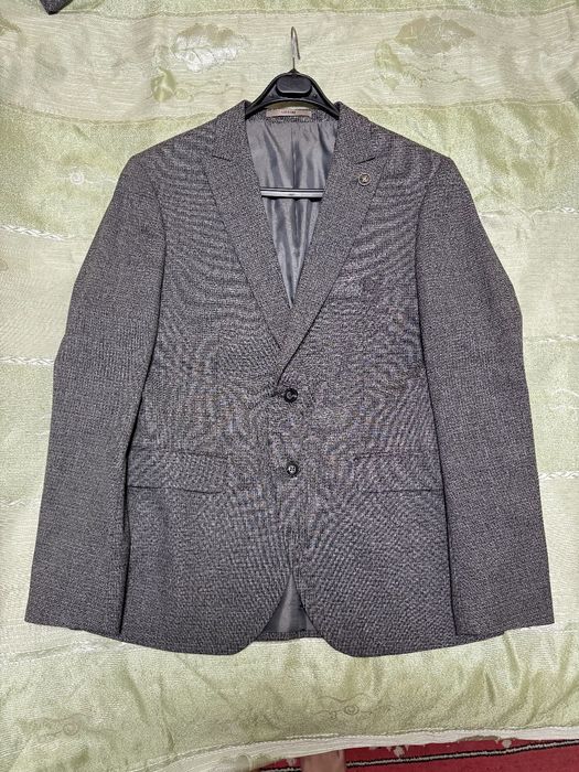 Продаётся костюм Тройка