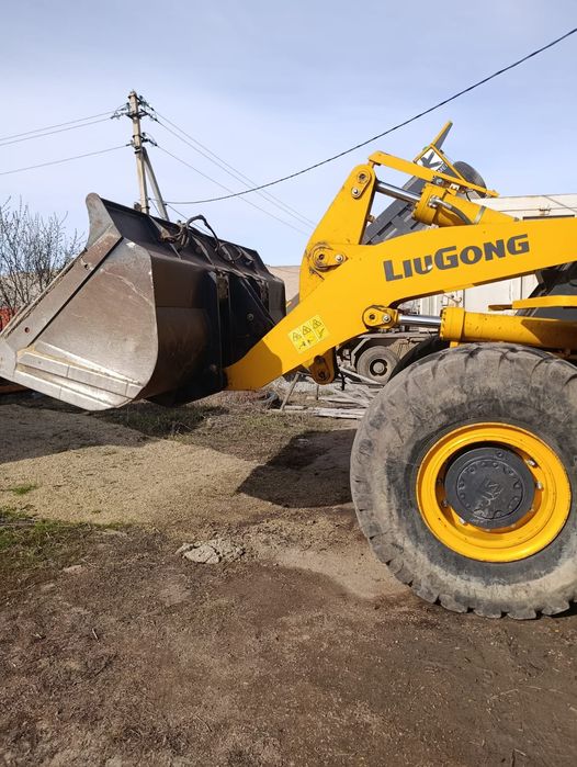 Продам фронтальный погрузчик