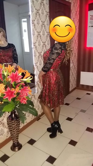 Продам платье праздничное