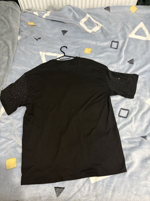 Tricou Negru cu pietricele L nou