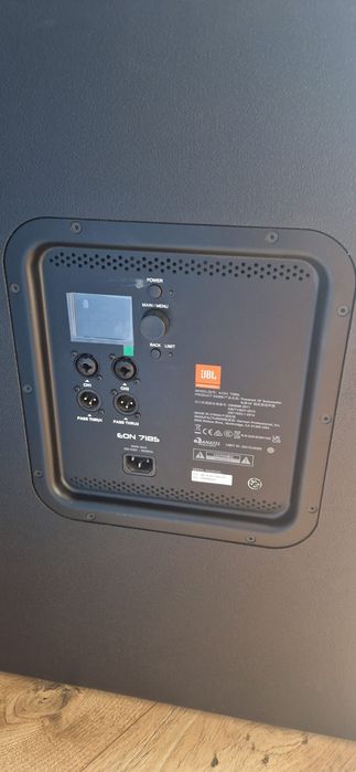 Vînd subufar amplificat jbl 718 s