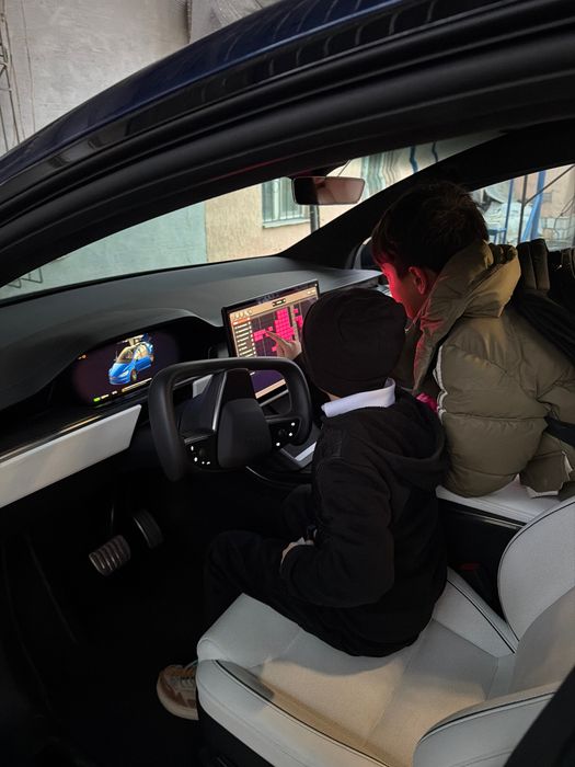 Продаётся Tesla model X plaed 1024 Л.С 2022 год выпуска .Обмен .