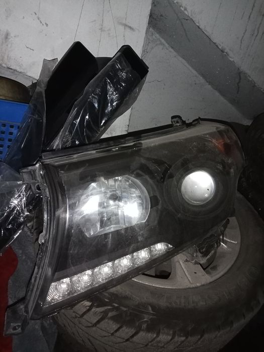 Продам фару крузак 200