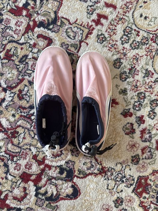 Продам аквашузы размер 35