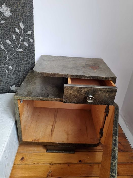 Гардероб, нощни шкафчета, секция / скрин. Мебели от масивно дърво