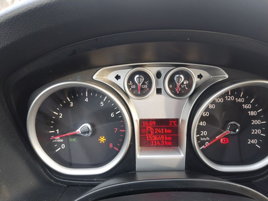 Vând ford focus 1.6 benzina 2008