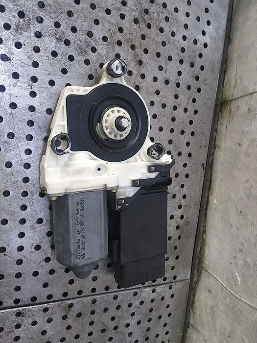 Motoras macara dreapta fata vw golf 4 1j 101386101 7746002101 1j1959802d