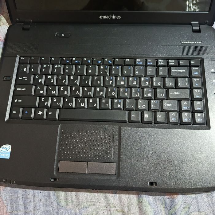 ноутбук emachines E520