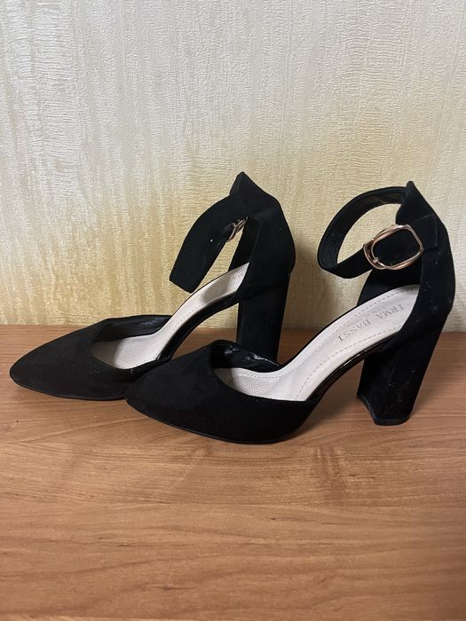 Продам женские туфли