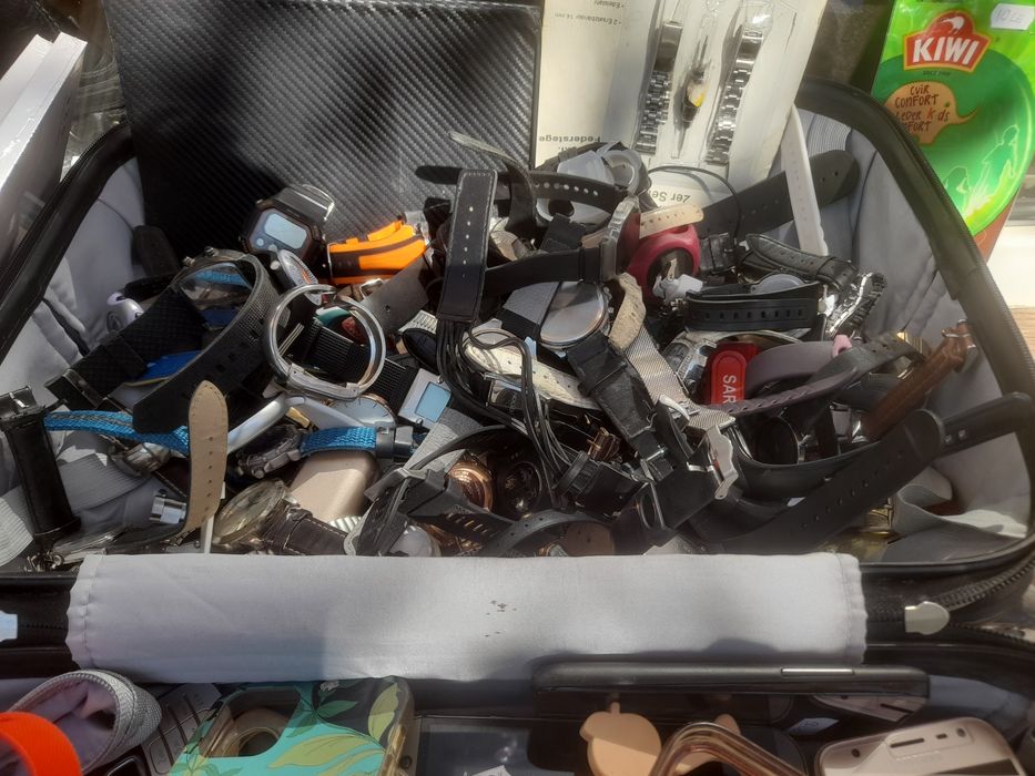 Lot de telefoane, tablete ,baterii externe, casti etc peste 100 de buc.toate la 4500 lei.