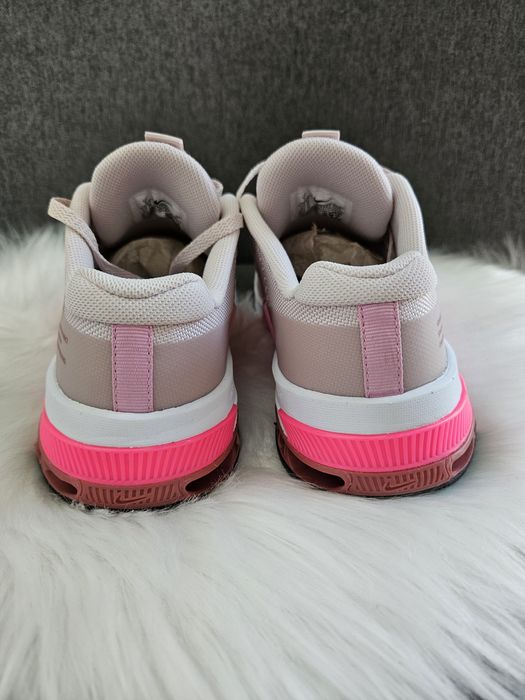 Нови маратонки Nike 38р-р