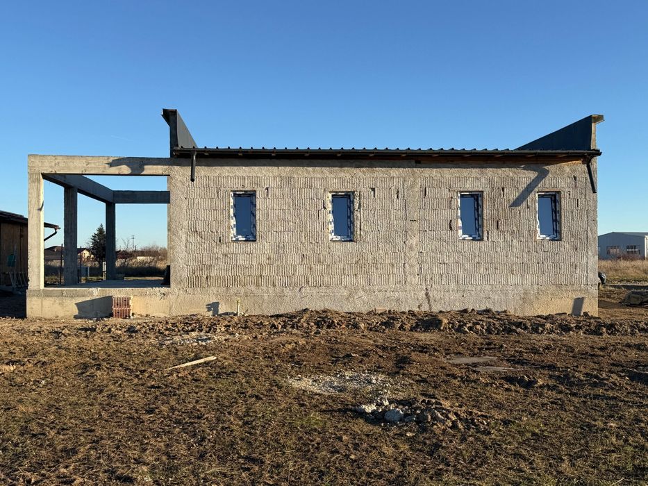 Vând casa parter  in Geamana