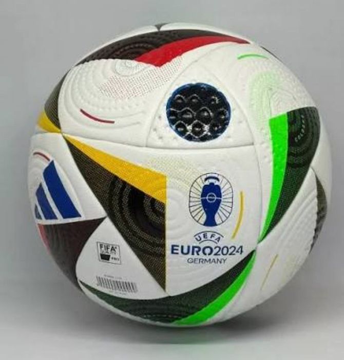 Футбольные  мячи