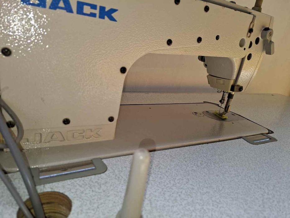 Продаётся оверлог и швейная машина